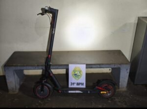 SUSPEITO É PRESO APÓS FURTAR PATINETE E E RESISTIR À ABORDAGEM POLICIAL EM ASSIS CHATEAUBRIAND